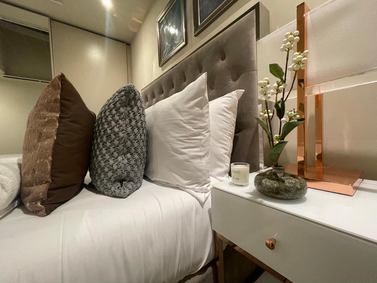Sophisticated 1Br, 1 Ba Chigwell Designer Flat Chcl F2 Apartment Exterior photo